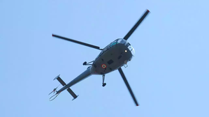 Army chopper makes precautionary landing in farm fields in Rajasthan | Army chopper makes precautionary landing in farm fields in Rajasthan Army chopper makes precautionary landing in farm fields in Rajasthan | Army chopper makes precautionary landing in farm fields in Rajasthan