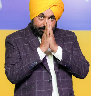 Bhagwan Mann pays obeisance to Bhagat Singh on completion of 2 yrs as Punjab CM | Bhagwan Mann pays obeisance to Bhagat Singh on completion of 2 yrs as Punjab CM