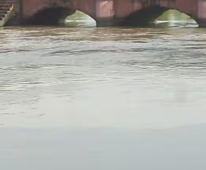 Teen’s body remains untraced, had slipped in UP canal while making reels | Teen’s body remains untraced, had slipped in UP canal while making reels Teen’s body remains untraced, had slipped in UP canal while making reels | Teen’s body remains untraced, had slipped in UP canal while making reels