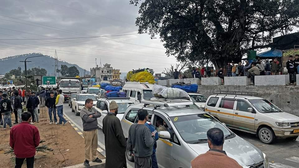 Partial Traffic Restored on Srinagar-Jammu National Highway ( See Tweet) | Partial Traffic Restored on Srinagar-Jammu National Highway ( See Tweet)