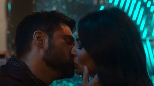 Mouni steals a kiss with 'serial kisser' Emraan Hashmi in 'Showtime' | Mouni steals a kiss with 'serial kisser' Emraan Hashmi in 'Showtime'