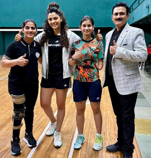 Saiyami Kher plays couple of sets of badminton with para-athlete Palak Kohli | Saiyami Kher plays couple of sets of badminton with para-athlete Palak Kohli Saiyami Kher plays couple of sets of badminton with para-athlete Palak Kohli | Saiyami Kher plays couple of sets of badminton with para-athlete Palak Kohli