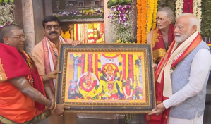 PM Modi worships at Ujjaini Mahakali temple in Secunderabad | PM Modi worships at Ujjaini Mahakali temple in Secunderabad