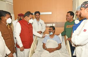 Rajasthan CM meets cashier who foiled bank robbery | Rajasthan CM meets cashier who foiled bank robbery Rajasthan CM meets cashier who foiled bank robbery | Rajasthan CM meets cashier who foiled bank robbery