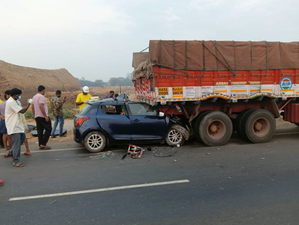Andhra Pradesh Tragedy: Newlywed Couple and Family of Six Killed in Fatal Car Accident | Andhra Pradesh Tragedy: Newlywed Couple and Family of Six Killed in Fatal Car Accident