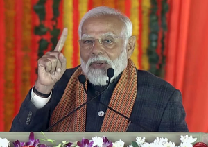 In first visit to Kashmir after Article 370 abrogation, PM Modi bats for 'Swadesh Darshan and Wed in India' | In first visit to Kashmir after Article 370 abrogation, PM Modi bats for 'Swadesh Darshan and Wed in India'