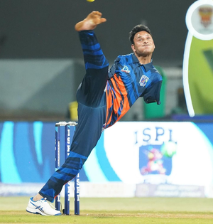 Sachin heaps praise on Para cricketer Amir: ‘Real leg spinner’ | Sachin heaps praise on Para cricketer Amir: ‘Real leg spinner’