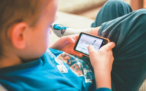 Smartphones' effect on kids under 10 go beyond eyes, say doctors | Smartphones' effect on kids under 10 go beyond eyes, say doctors Smartphones' effect on kids under 10 go beyond eyes, say doctors | Smartphones' effect on kids under 10 go beyond eyes, say doctors