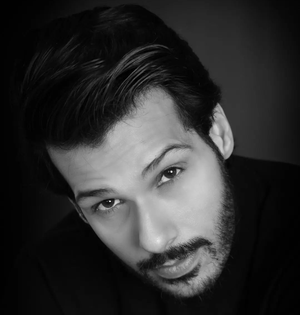 Karisma Kapoor is 'a true team player', says 'Murder Mubarak' co-actor Nikhil Khurana | Karisma Kapoor is 'a true team player', says 'Murder Mubarak' co-actor Nikhil Khurana Karisma Kapoor is 'a true team player', says 'Murder Mubarak' co-actor Nikhil Khurana | Karisma Kapoor is 'a true team player', says 'Murder Mubarak' co-actor Nikhil Khurana