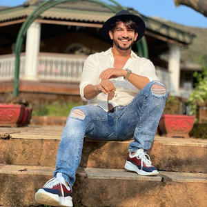 Arjun Bijlani on two weeks' bed rest after successful appendicitis surgery | Arjun Bijlani on two weeks' bed rest after successful appendicitis surgery Arjun Bijlani on two weeks' bed rest after successful appendicitis surgery | Arjun Bijlani on two weeks' bed rest after successful appendicitis surgery