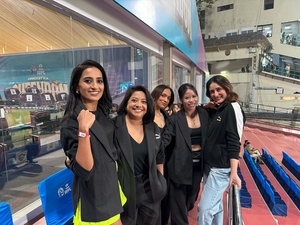 WPL 2024: Mary Kom, Kareena Kapoor Khan spotted watching Delhi Capitals and RCB match | WPL 2024: Mary Kom, Kareena Kapoor Khan spotted watching Delhi Capitals and RCB match