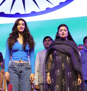 Bollywood actress Disha Patani attends Khel Mahotsav in Jamnagar; Okhamandal Dwarkesh XI wins final match | Bollywood actress Disha Patani attends Khel Mahotsav in Jamnagar; Okhamandal Dwarkesh XI wins final match Bollywood actress Disha Patani attends Khel Mahotsav in Jamnagar; Okhamandal Dwarkesh XI wins final match | Bollywood actress Disha Patani attends Khel Mahotsav in Jamnagar; Okhamandal Dwarkesh XI wins final match