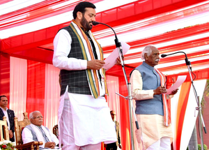 Influential OBC face Saini takes oath as Haryana CM with five Cabinet colleagues | Influential OBC face Saini takes oath as Haryana CM with five Cabinet colleagues Influential OBC face Saini takes oath as Haryana CM with five Cabinet colleagues | Influential OBC face Saini takes oath as Haryana CM with five Cabinet colleagues