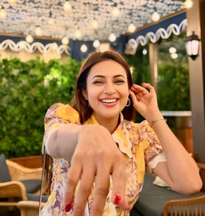 Divyanka drops pics in yellow: 'Visualising sunshine, manifesting memories' | Divyanka drops pics in yellow: 'Visualising sunshine, manifesting memories'