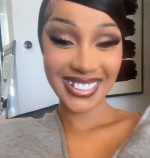 Cardi B's tooth comes off after she chews on a hard bagel | Cardi B's tooth comes off after she chews on a hard bagel