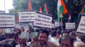 Hindu migrants protest outside CM Kejriwal's residence over CAA remarks | Hindu migrants protest outside CM Kejriwal's residence over CAA remarks
