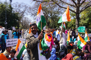 CAA row: Hindu migrants protest against Cong, breach police barricades | CAA row: Hindu migrants protest against Cong, breach police barricades