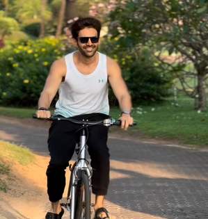 Kartik ditches Range Rover for bicycle: 'Puraani aadatien chhutne me time lagta hai' | Kartik ditches Range Rover for bicycle: 'Puraani aadatien chhutne me time lagta hai' Kartik ditches Range Rover for bicycle: 'Puraani aadatien chhutne me time lagta hai' | Kartik ditches Range Rover for bicycle: 'Puraani aadatien chhutne me time lagta hai'