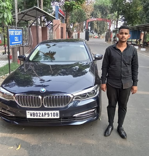 Juvenile impersonating as Army officer nabbed at Kolkata's Fort William gate | Juvenile impersonating as Army officer nabbed at Kolkata's Fort William gate Juvenile impersonating as Army officer nabbed at Kolkata's Fort William gate | Juvenile impersonating as Army officer nabbed at Kolkata's Fort William gate
