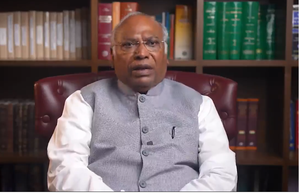 Kharge announces Hissedari, Shramik Nyay guarantees in TN | Kharge announces Hissedari, Shramik Nyay guarantees in TN