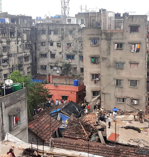 Kolkata building collapse: One more body found, death toll rises to 10 | Kolkata building collapse: One more body found, death toll rises to 10
