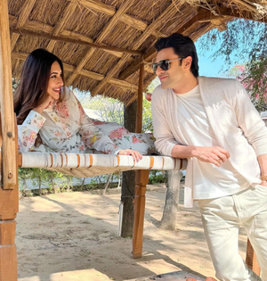 Divyanka drops mushy pic with hubby Vivek; can't think of any song other than 'Atariyaa' | Divyanka drops mushy pic with hubby Vivek; can't think of any song other than 'Atariyaa' Divyanka drops mushy pic with hubby Vivek; can't think of any song other than 'Atariyaa' | Divyanka drops mushy pic with hubby Vivek; can't think of any song other than 'Atariyaa'
