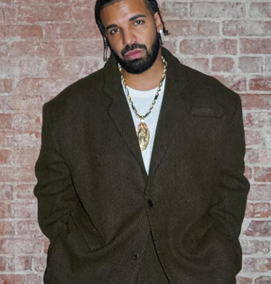 Drake gifts $25,000 to pregnant fan at Texas concert | Drake gifts $25,000 to pregnant fan at Texas concert