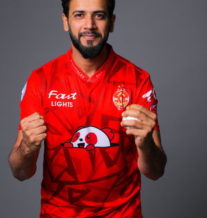 Imad Wasim caught smoking in dressing room during PSL final: Reports | Imad Wasim caught smoking in dressing room during PSL final: Reports Imad Wasim caught smoking in dressing room during PSL final: Reports | Imad Wasim caught smoking in dressing room during PSL final: Reports