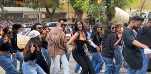 Flash mob shows up at Bandra to jive with Aayush-Sushrii on 'Taade' | Flash mob shows up at Bandra to jive with Aayush-Sushrii on 'Taade'