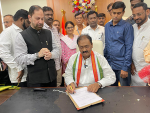 BRS has no moral right to speak on defections: Congress | BRS has no moral right to speak on defections: Congress BRS has no moral right to speak on defections: Congress | BRS has no moral right to speak on defections: Congress
