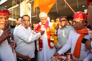 Union Minister plays ‘Phoolon Ki Holi’ in Jodhpur | Union Minister plays ‘Phoolon Ki Holi’ in Jodhpur