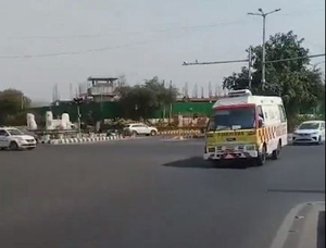 Traffic cops provide green corridor to transfer human liver from Delhi airport to Dwarka hospital | Traffic cops provide green corridor to transfer human liver from Delhi airport to Dwarka hospital