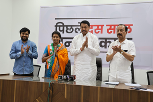 Maharashtra AAP women's wing president Seema Gutte switches to Congress | Maharashtra AAP women's wing president Seema Gutte switches to Congress Maharashtra AAP women's wing president Seema Gutte switches to Congress | Maharashtra AAP women's wing president Seema Gutte switches to Congress