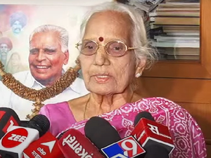 'NCP has split, not our family', asserts Ajit Pawar’s ‘bua’ Saroj Patil | 'NCP has split, not our family', asserts Ajit Pawar’s ‘bua’ Saroj Patil 'NCP has split, not our family', asserts Ajit Pawar’s ‘bua’ Saroj Patil | 'NCP has split, not our family', asserts Ajit Pawar’s ‘bua’ Saroj Patil