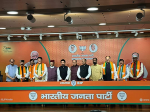 Six Congress rebels in Himachal Pradesh join BJP | Six Congress rebels in Himachal Pradesh join BJP Six Congress rebels in Himachal Pradesh join BJP | Six Congress rebels in Himachal Pradesh join BJP