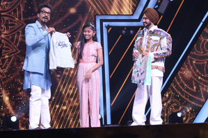Rohanpreet gifts customised 'Choti Neha' jacket to 'Superstar Singer 3' contestant | Rohanpreet gifts customised 'Choti Neha' jacket to 'Superstar Singer 3' contestant