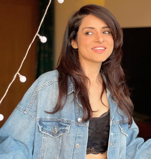 Holi reminds Simple Kaul of her 'strong roots' and importance of family | Holi reminds Simple Kaul of her 'strong roots' and importance of family Holi reminds Simple Kaul of her 'strong roots' and importance of family | Holi reminds Simple Kaul of her 'strong roots' and importance of family