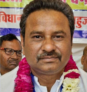 BSP's LS candidate from Aligarh suffers heart attack, continues to be critical | BSP's LS candidate from Aligarh suffers heart attack, continues to be critical