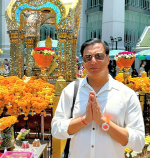 Madhur Bhandarkar visits Erawan shrine, says ‘stunning example of syncretism' | Madhur Bhandarkar visits Erawan shrine, says ‘stunning example of syncretism'
