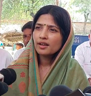 Dimple Yadav to file nomination in Mainpuri on Tuesday | Dimple Yadav to file nomination in Mainpuri on Tuesday