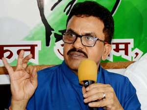 Congress expels Sanjay Nirupam for anti-party activities | Congress expels Sanjay Nirupam for anti-party activities