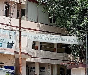 4 more candidates file nominations in Jammu Lok Sabha constituency | 4 more candidates file nominations in Jammu Lok Sabha constituency