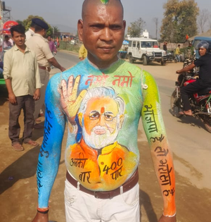 Die-hard fan of PM Modi reaches Jamui to serve him cup of tea | Die-hard fan of PM Modi reaches Jamui to serve him cup of tea Die-hard fan of PM Modi reaches Jamui to serve him cup of tea | Die-hard fan of PM Modi reaches Jamui to serve him cup of tea