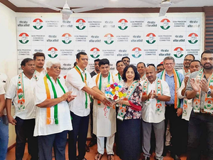 Former Goa minister Alina Saldanha joins Congress | Former Goa minister Alina Saldanha joins Congress
