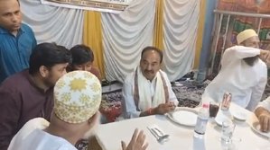 BJP candidate in Telangana attends Bohra community’s Iftar feast | BJP candidate in Telangana attends Bohra community’s Iftar feast BJP candidate in Telangana attends Bohra community’s Iftar feast | BJP candidate in Telangana attends Bohra community’s Iftar feast