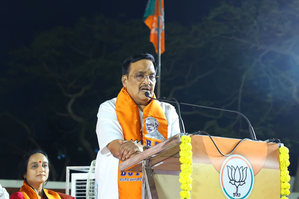 Navsari hosts key BJP meeting, C.R. Patil sets sights on LS victory | Navsari hosts key BJP meeting, C.R. Patil sets sights on LS victory Navsari hosts key BJP meeting, C.R. Patil sets sights on LS victory | Navsari hosts key BJP meeting, C.R. Patil sets sights on LS victory