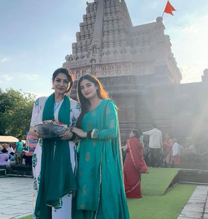 Raveena Shares Glimpse of Her Trip to Trimbakeshwar Shiv Temple With Daughter (See Pics) | Raveena Shares Glimpse of Her Trip to Trimbakeshwar Shiv Temple With Daughter (See Pics)