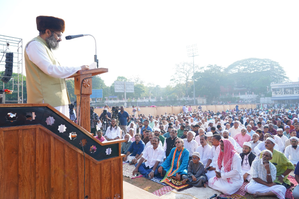 Kerala celebrates Eid-Ul-Fitr, political dignitaries join masses | Kerala celebrates Eid-Ul-Fitr, political dignitaries join masses