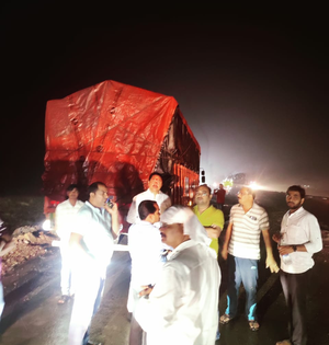 Close shave for Maha Congress chief as truck hits car; Nana Patole smells a plot | Close shave for Maha Congress chief as truck hits car; Nana Patole smells a plot Close shave for Maha Congress chief as truck hits car; Nana Patole smells a plot | Close shave for Maha Congress chief as truck hits car; Nana Patole smells a plot