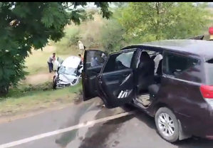 2 injured as 2 cars in Maha MLA's convoy crash in Bhandara | 2 injured as 2 cars in Maha MLA's convoy crash in Bhandara 2 injured as 2 cars in Maha MLA's convoy crash in Bhandara | 2 injured as 2 cars in Maha MLA's convoy crash in Bhandara